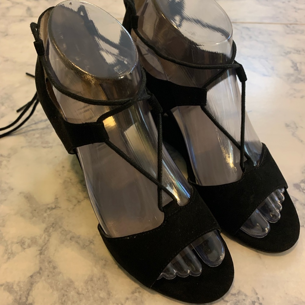 NWT!  Fun & Versatile Black Wrap Sandals